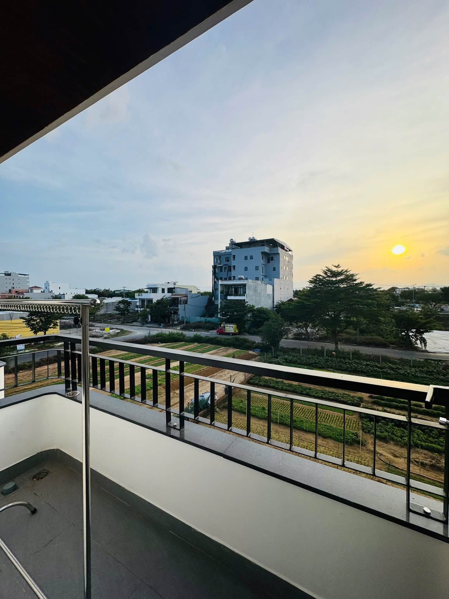 AFFORDABLE LUXURY 1BR APARTMENT – NGU HANH SON