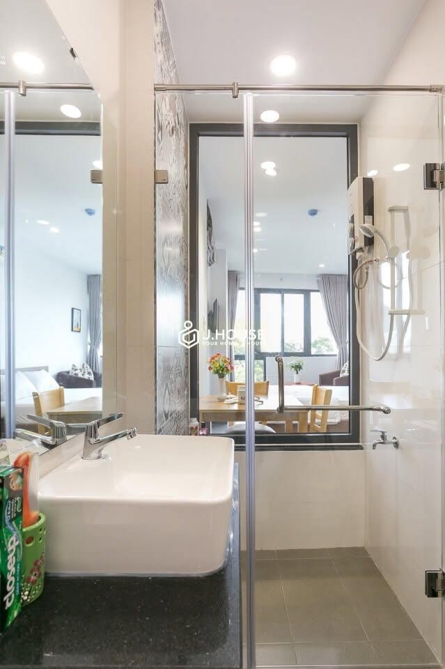 | FOR RENT | MODERN STUDIO WITH CANAL VIEW IN BINH THANH | 10 MIL/MONTH