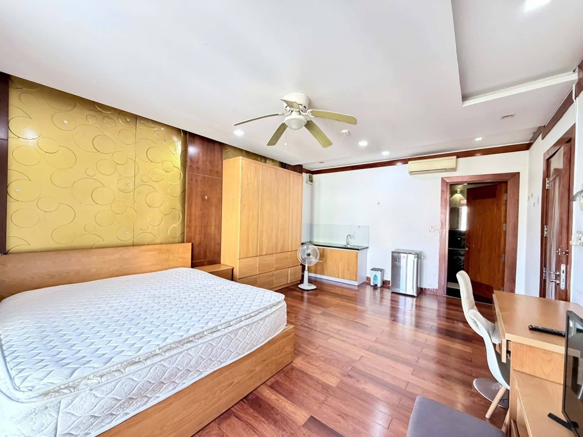 STUDIO CÓ BAN CÔNG – PHAN CHÂU TRINH | TRUNG TÂM HẢI CHÂU