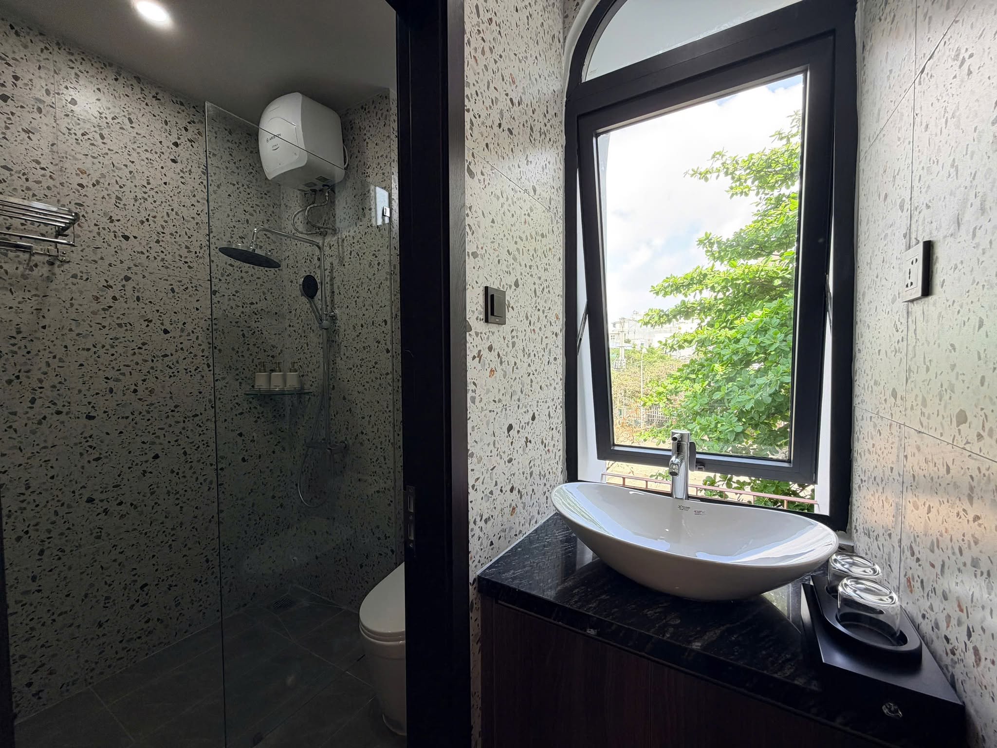 BRAND-NEW 1-BEDROOM APARTMENT | STEPS FROM MY KHE BEACH | MODERN LIVING