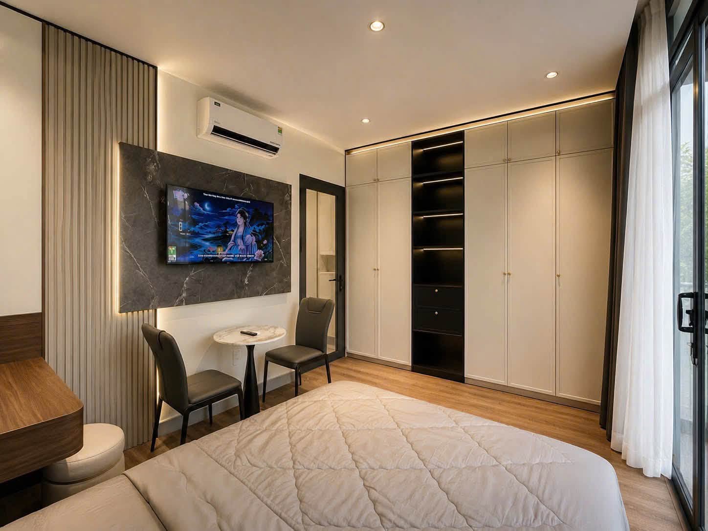 Fully furnished studio with balcony on Pham Viet Chanh Street