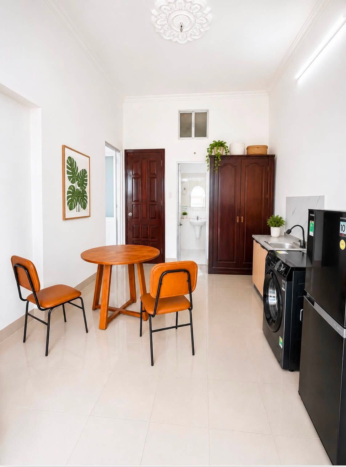 Modern 1-bedroom apartment near Back Beach
