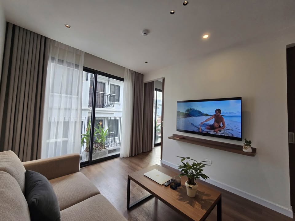 Fully furnished 1-bedroom apartment with balcony on Au Co Street