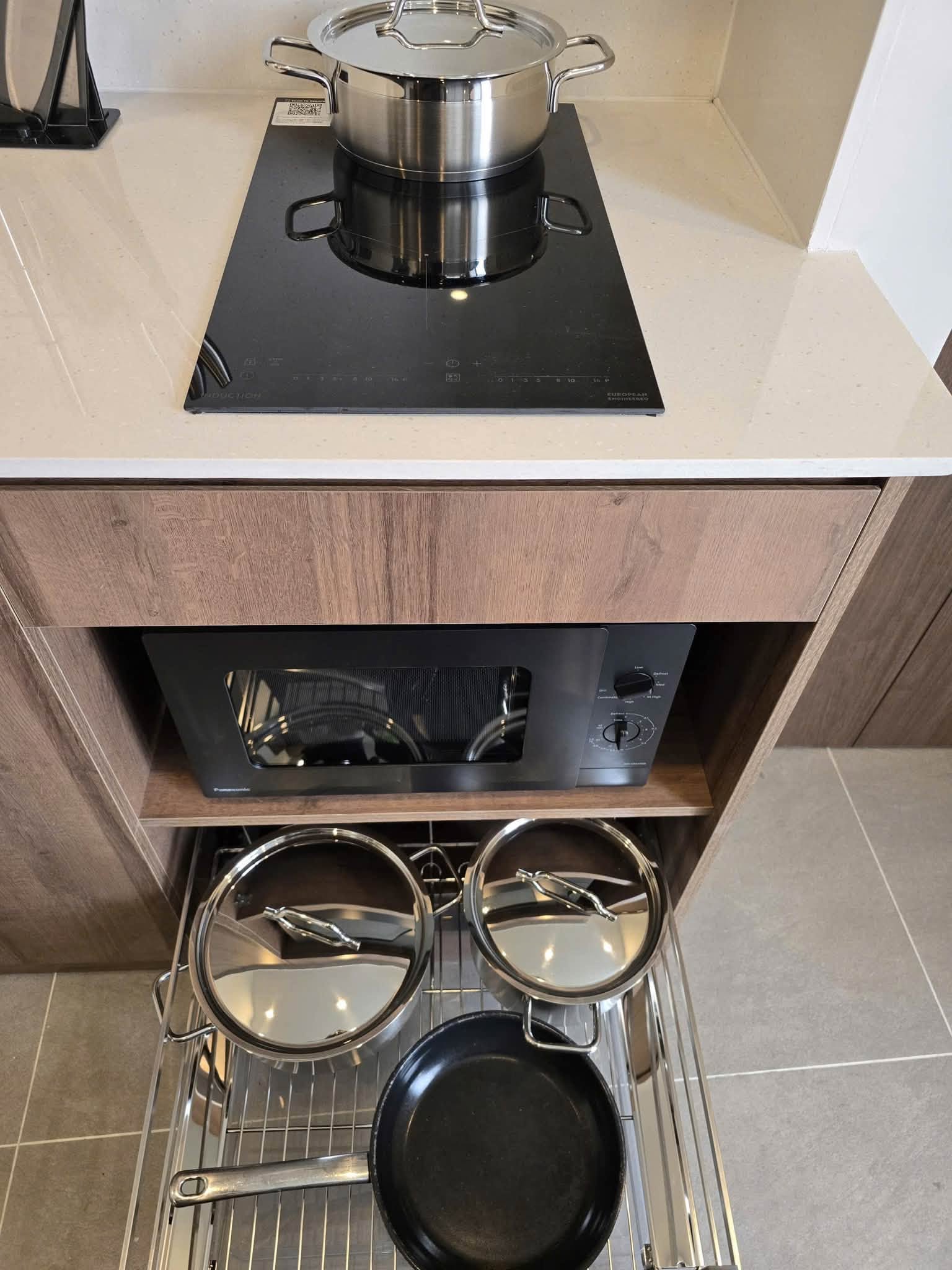 Brand-new 1-bedroom apartment with large balcony at 497 Au Co