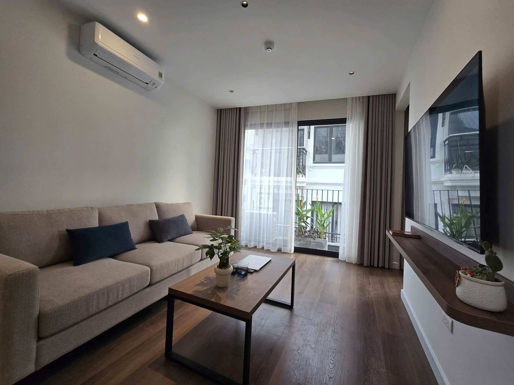 Brand-new 1-bedroom apartment with large balcony at 497 Au Co