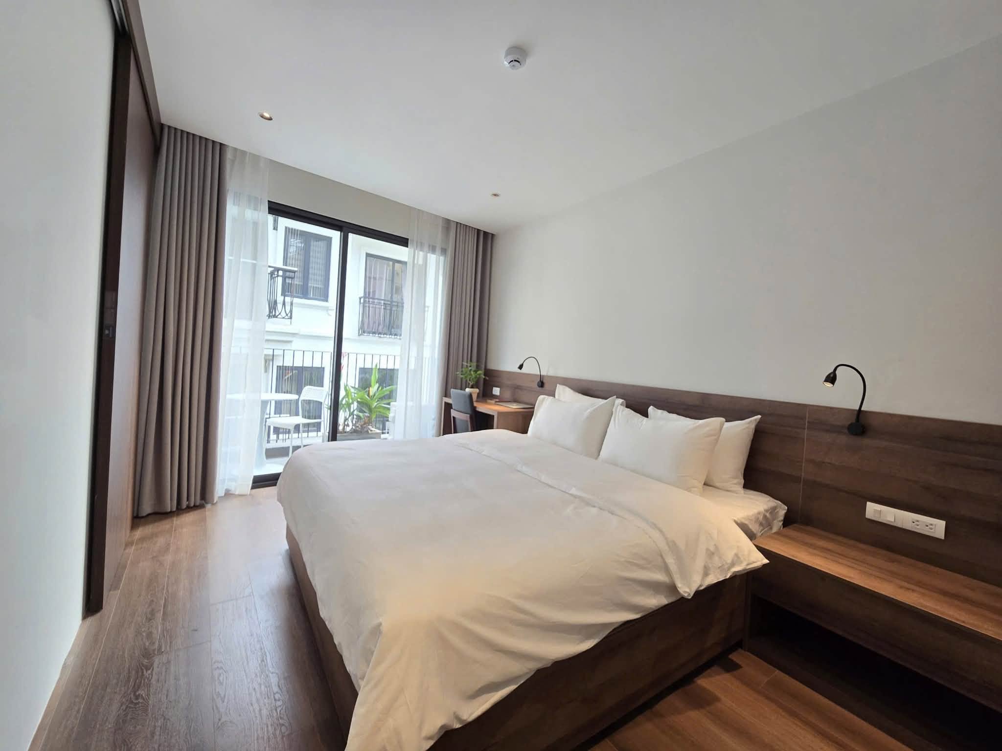 Brand-new 1-bedroom apartment with large balcony at 497 Au Co
