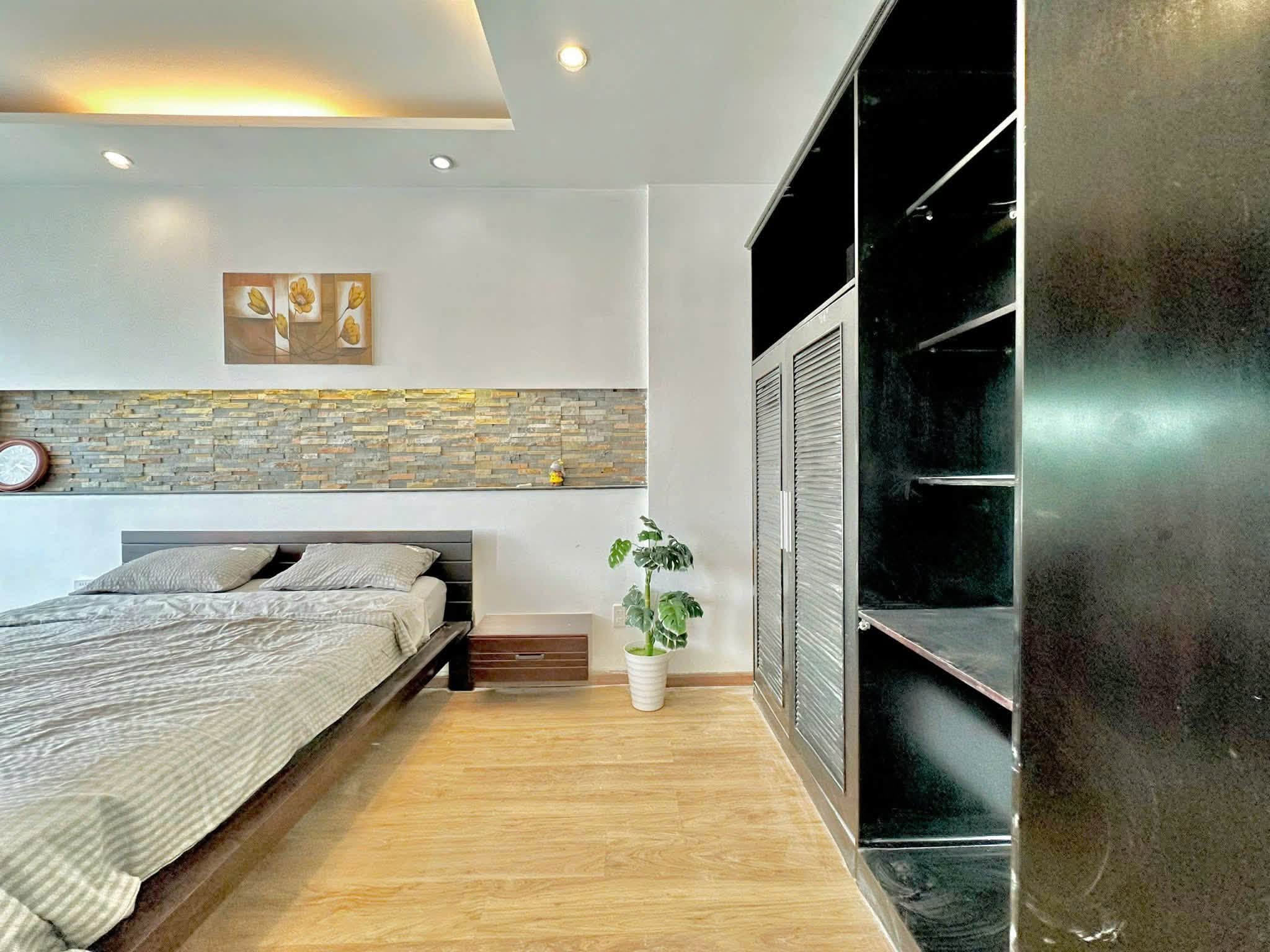 Fully furnished studio with balcony on Xo Viet Nghe Tinh Street