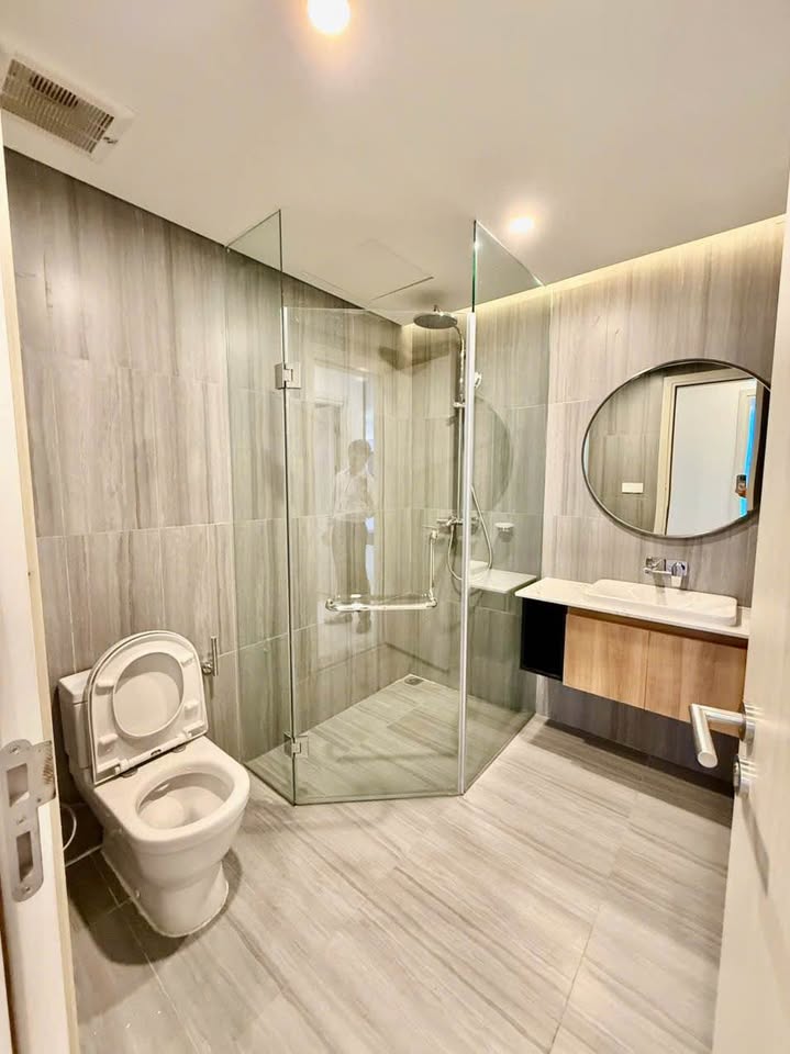 Modern 2-bedroom riverside apartment with river view and pool
