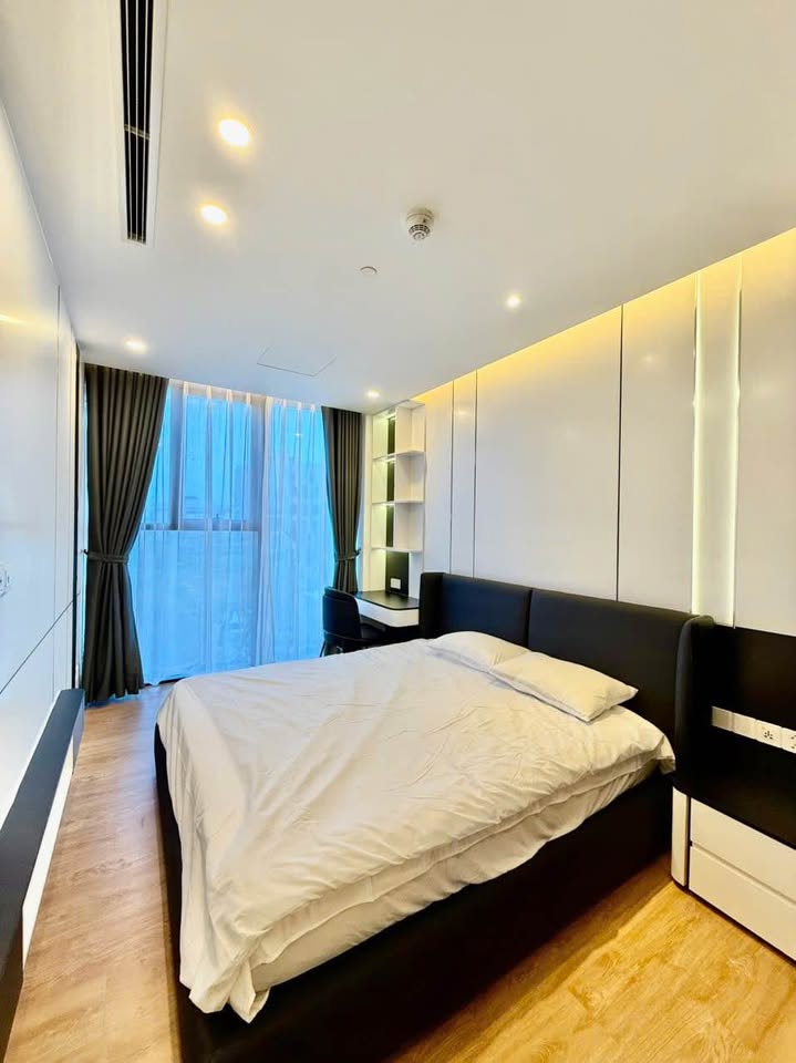 Modern 2-bedroom riverside apartment with river view and pool