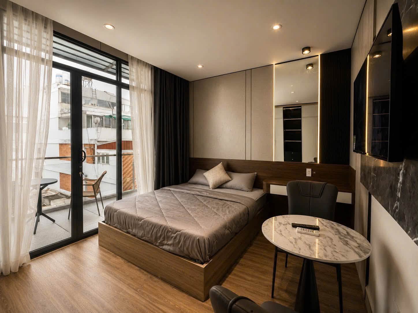 Luxury fully furnished studio with private balcony near Landmark 81