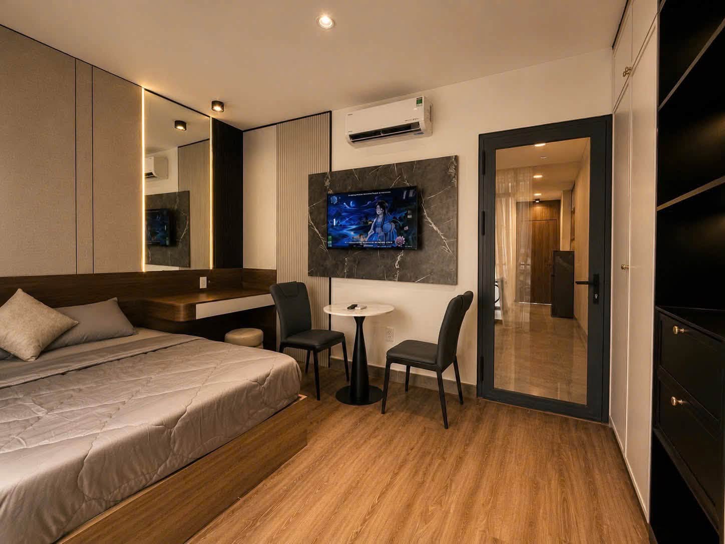 Luxury fully furnished studio with private balcony near Landmark 81