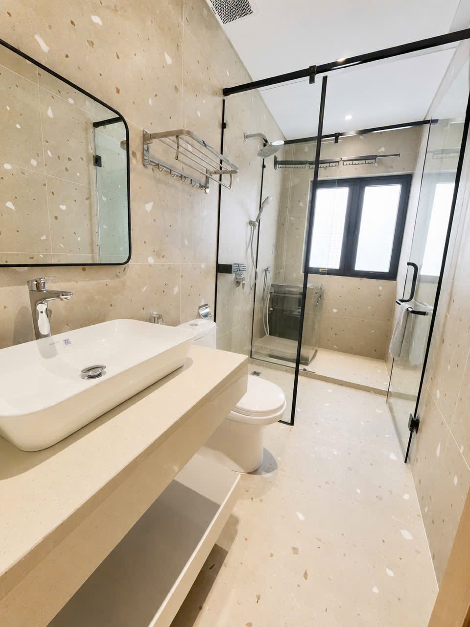 Modern fully furnished 1-bedroom apartment near My Khe Beach