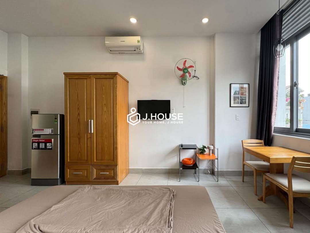 Bright studio apartment with balcony in Thao Dien