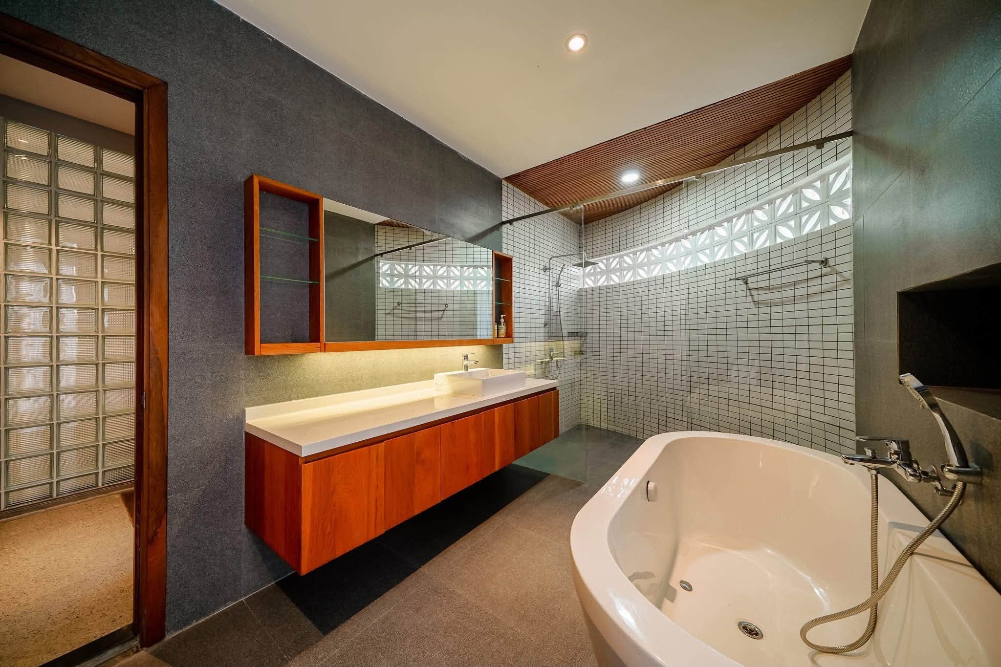 Modern 1-bedroom apartment with large balcony in My An
