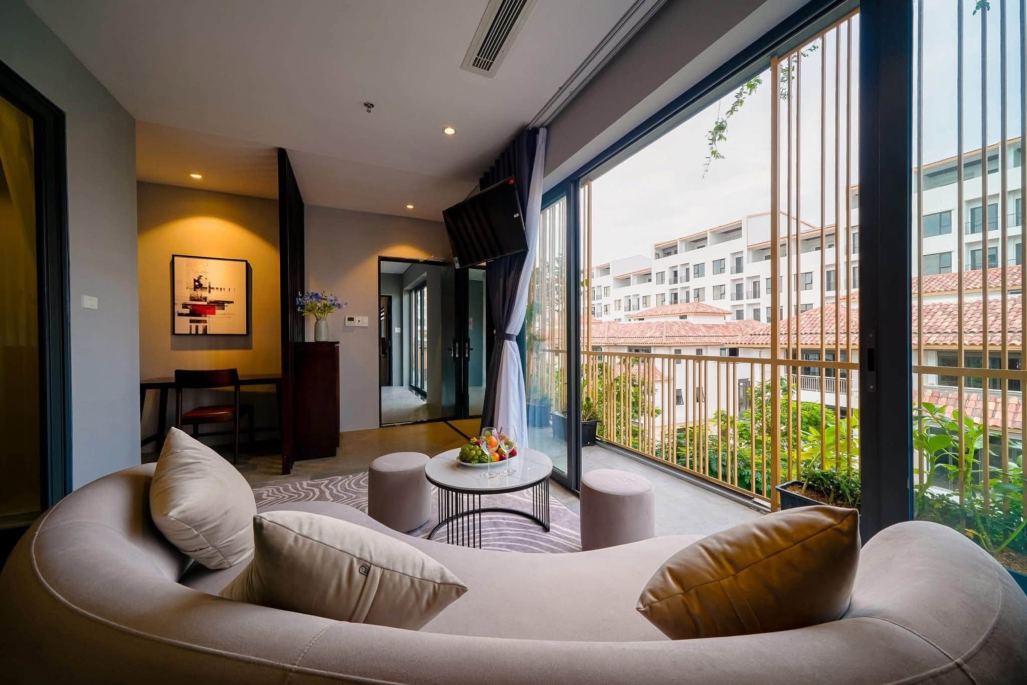 Modern 1-bedroom apartment with large balcony in My An