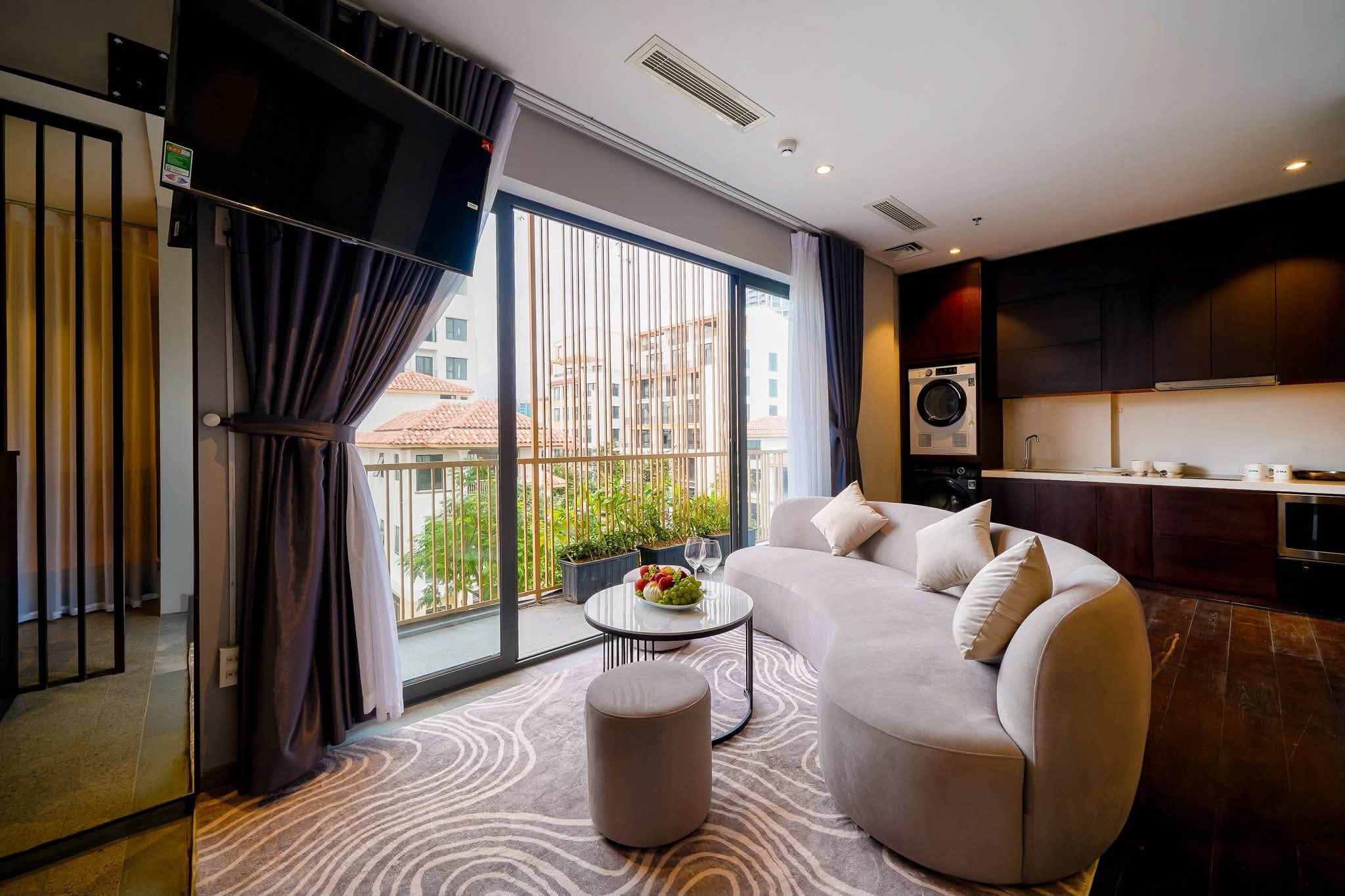 Modern 1-bedroom apartment with large balcony in My An