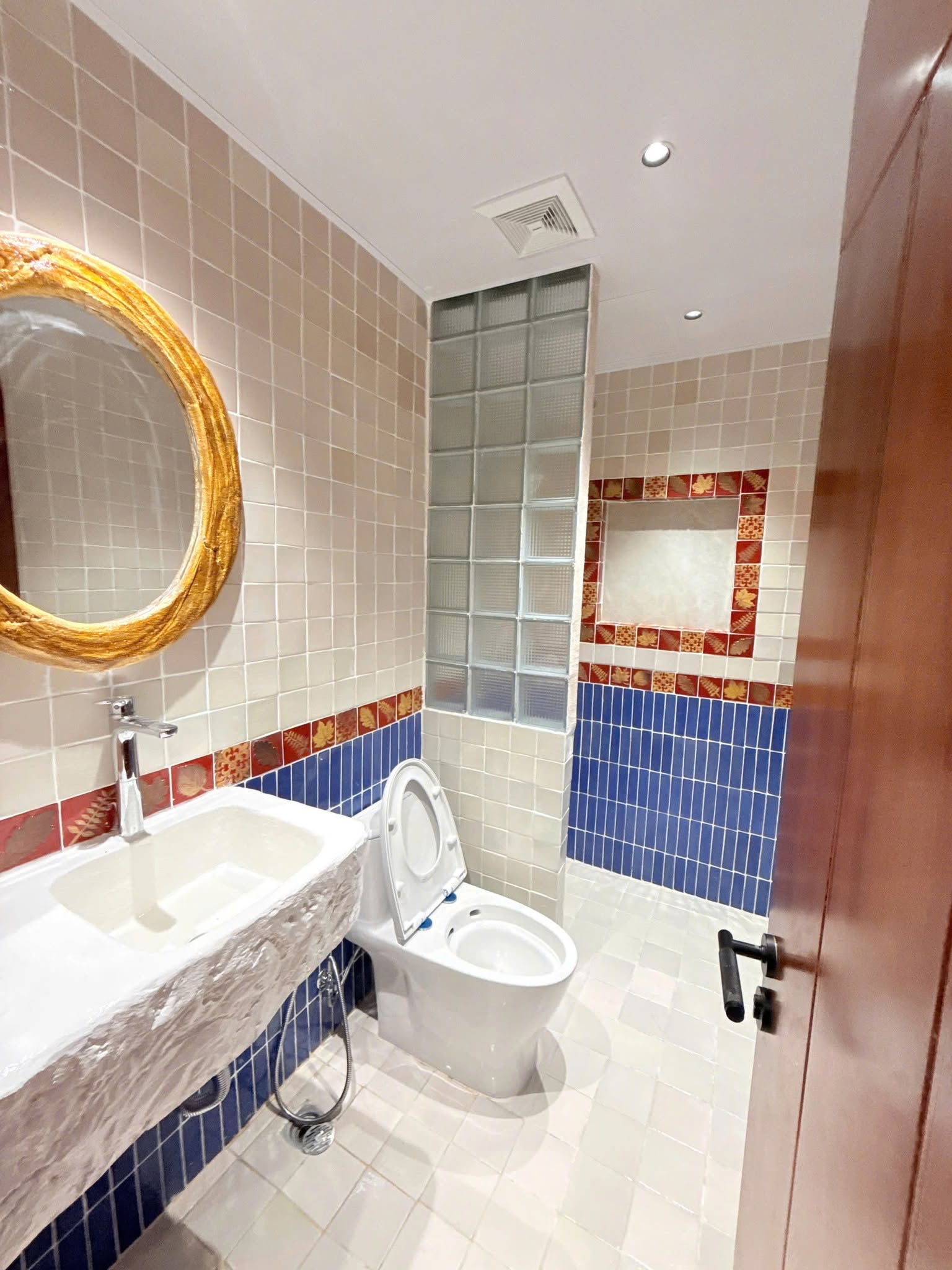 Chic 1-bedroom apartment with rooftop pool and gym in Khue My