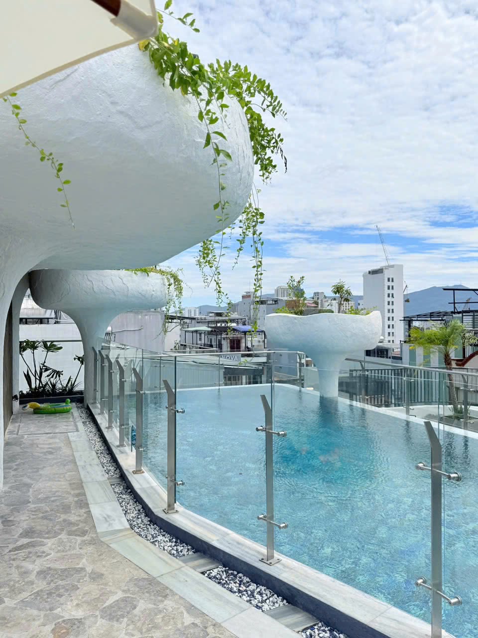 Chic 1-bedroom apartment with rooftop pool and gym in Khue My