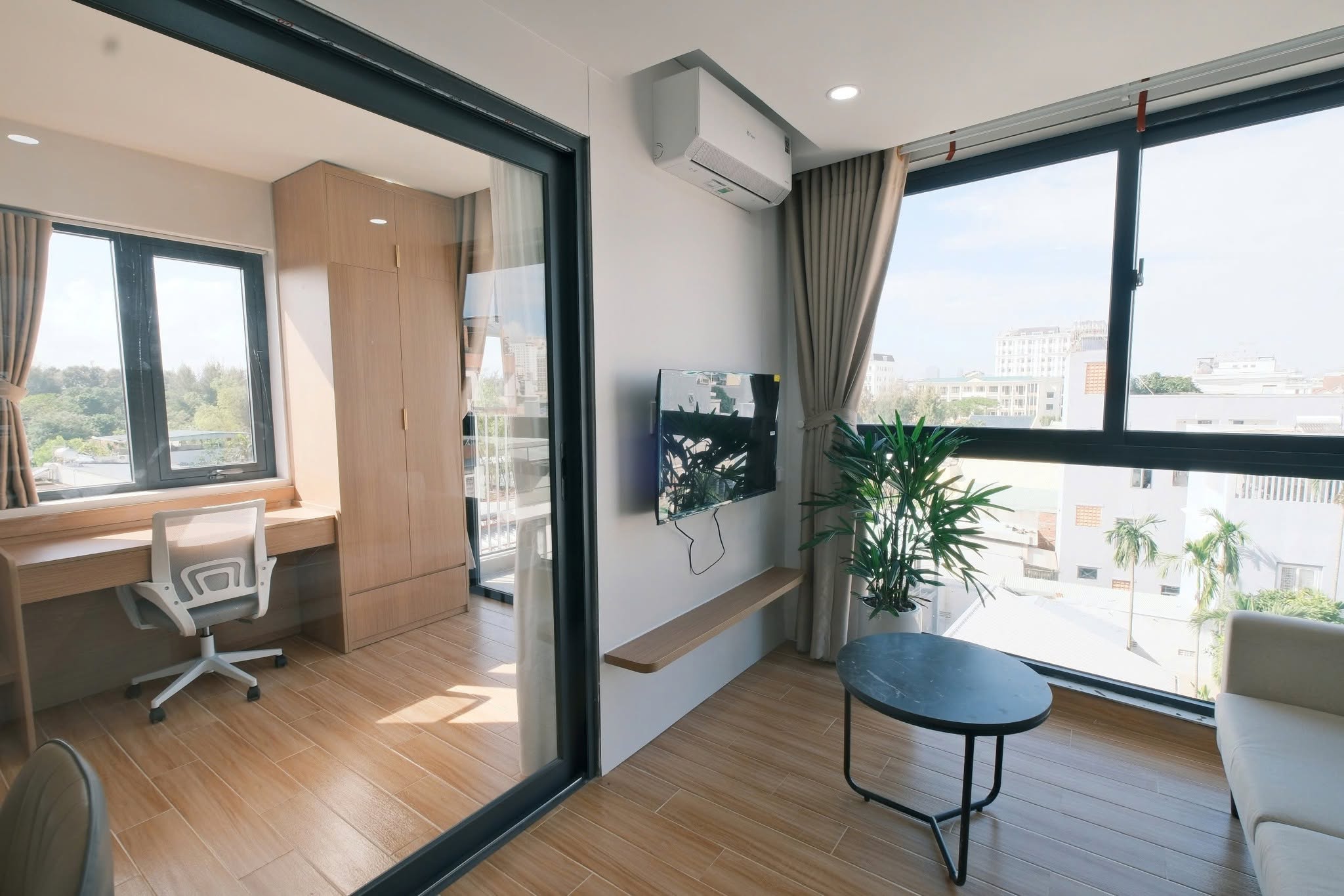 New fully furnished 1-bedroom apartment near My Khe Beach