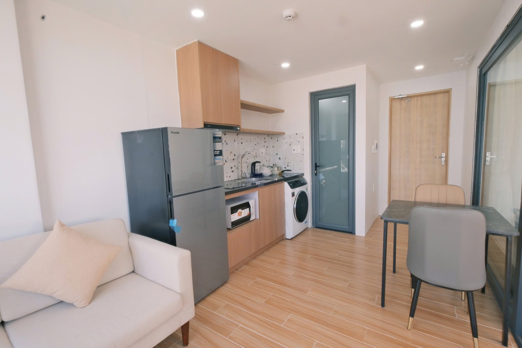 New fully furnished 1-bedroom apartment near My Khe Beach