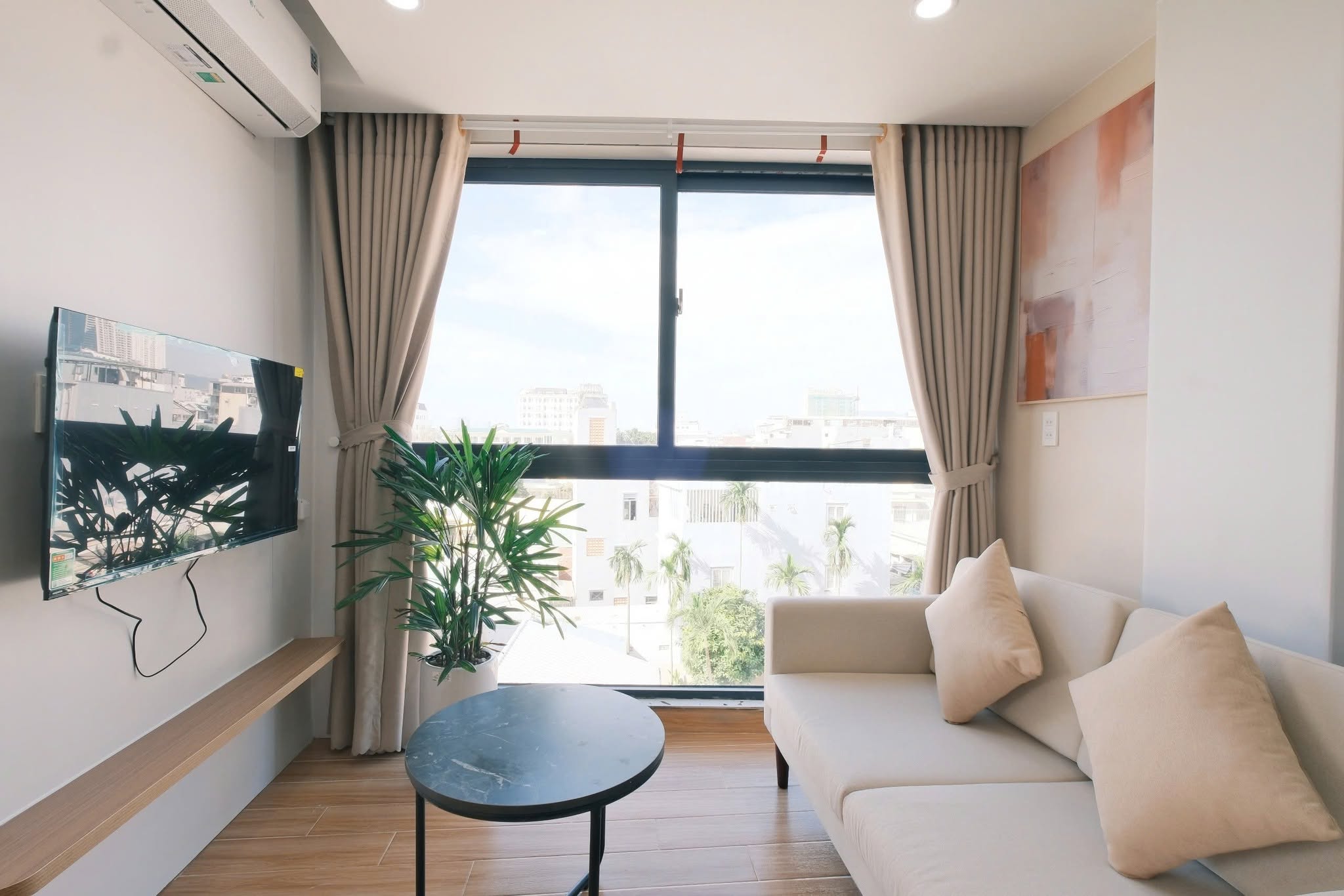 New fully furnished 1-bedroom apartment near My Khe Beach