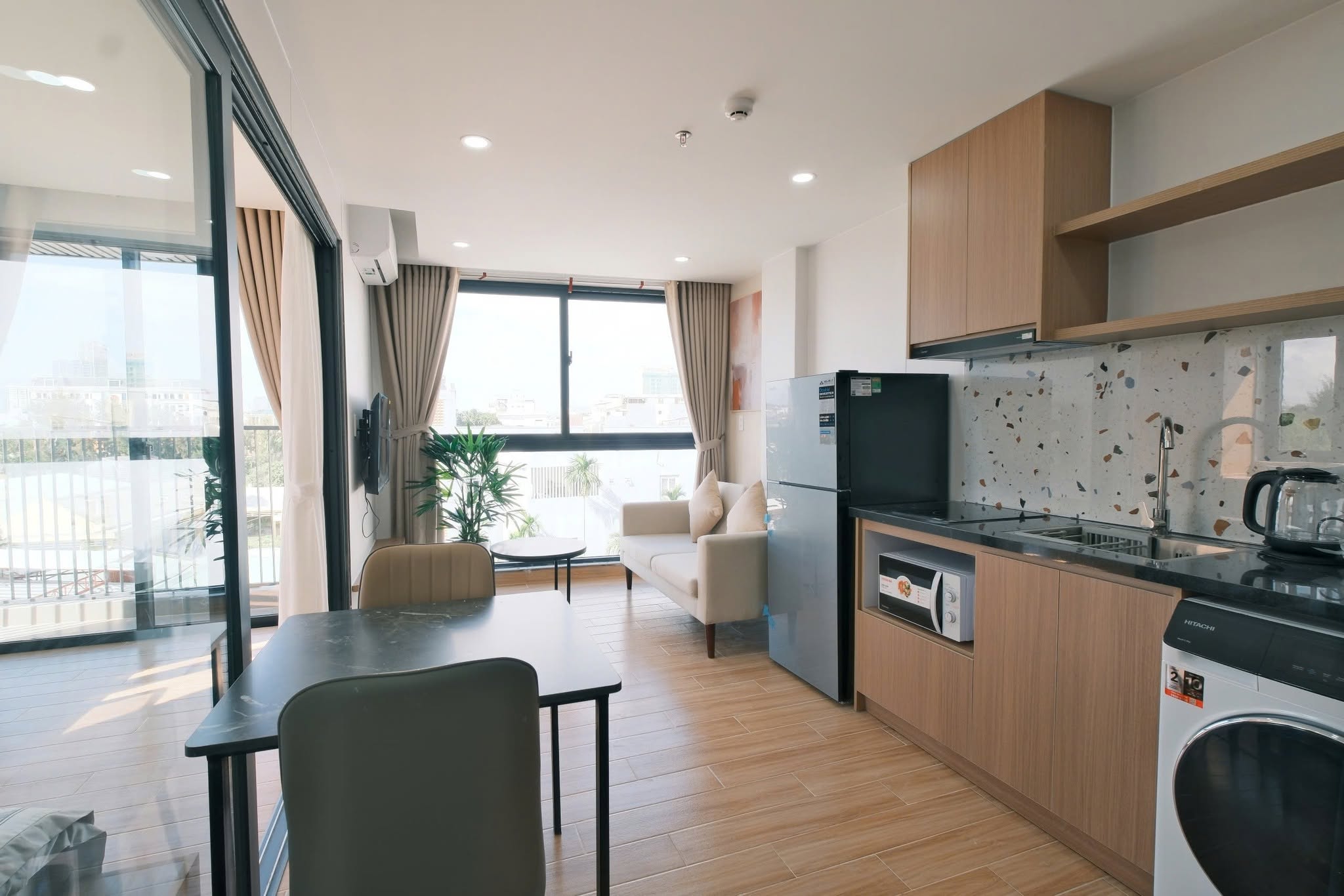 New fully furnished 1-bedroom apartment near My Khe Beach