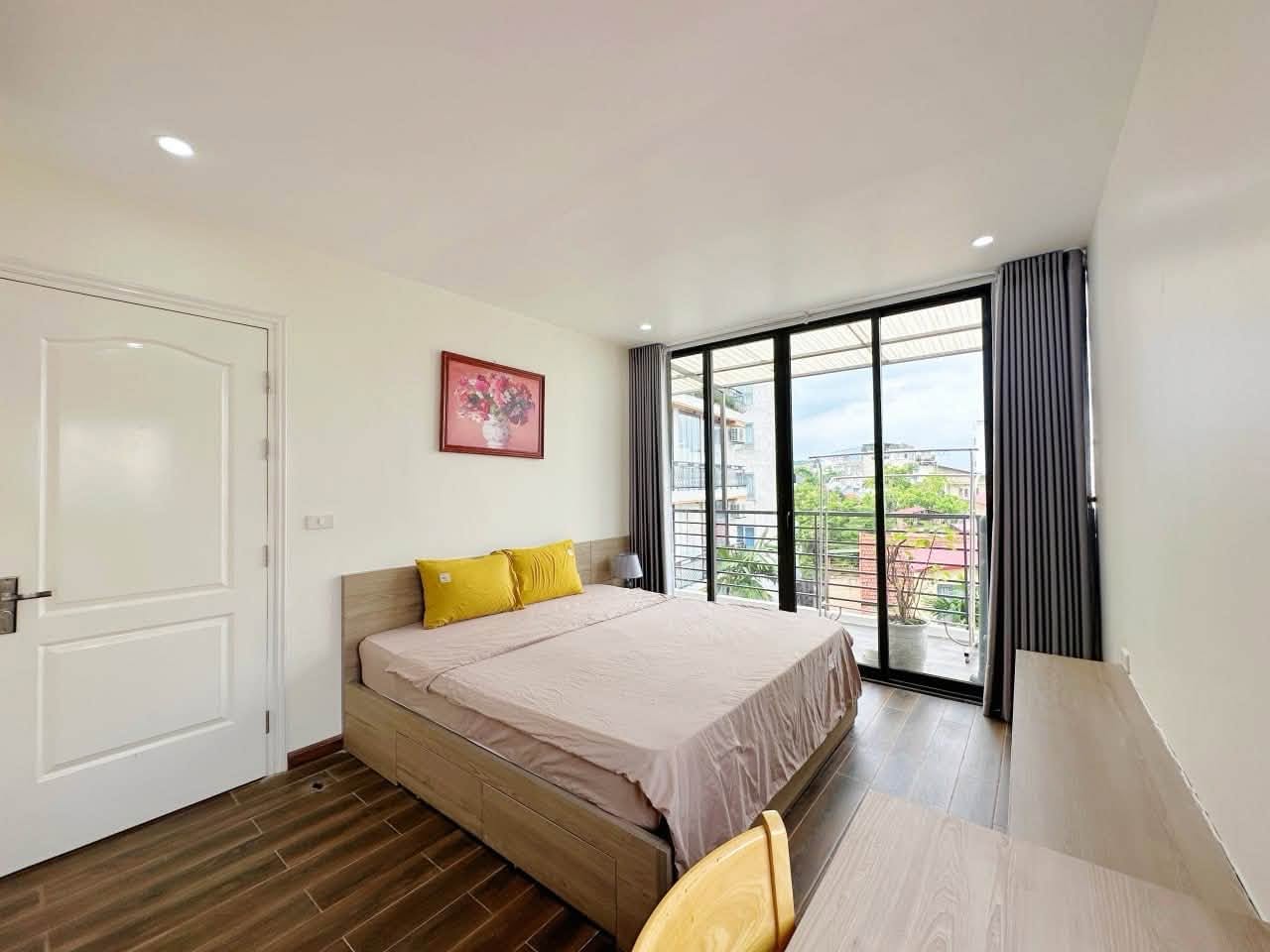 Spacious fully furnished 2-bedroom apartment on To Ngoc Van