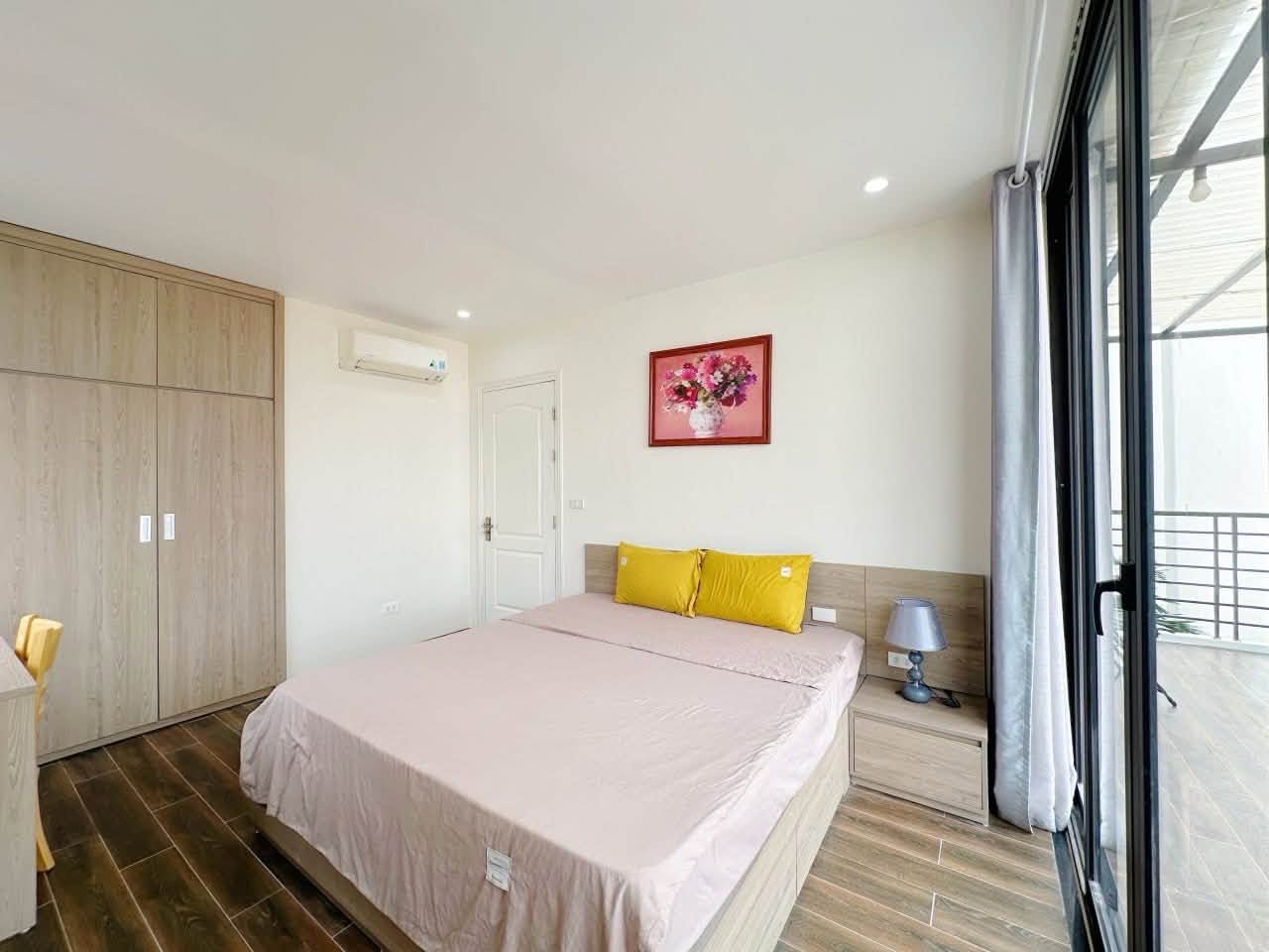 Spacious fully furnished 2-bedroom apartment on To Ngoc Van