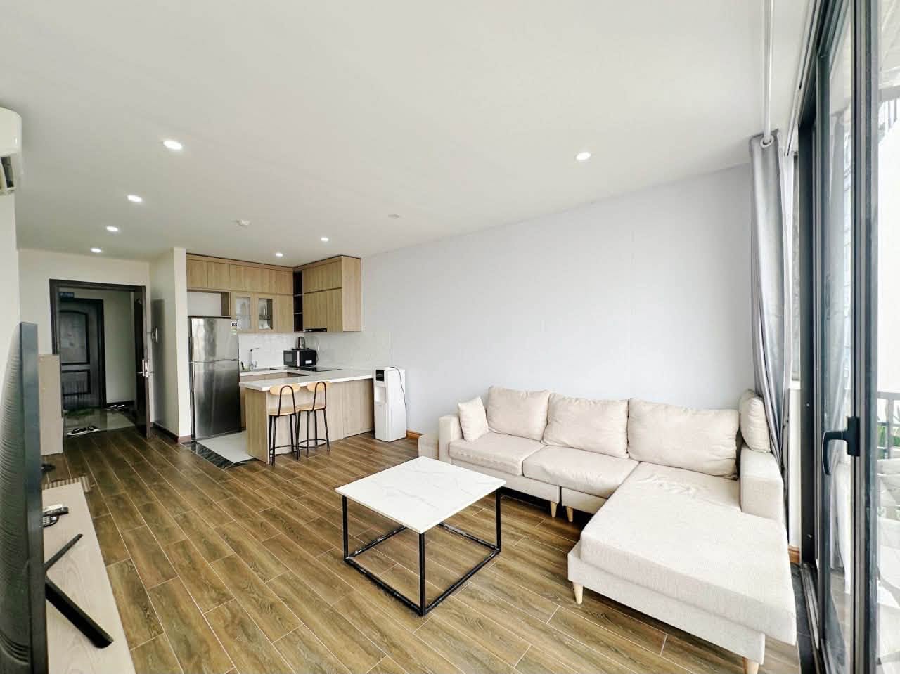 Spacious fully furnished 2-bedroom apartment on To Ngoc Van