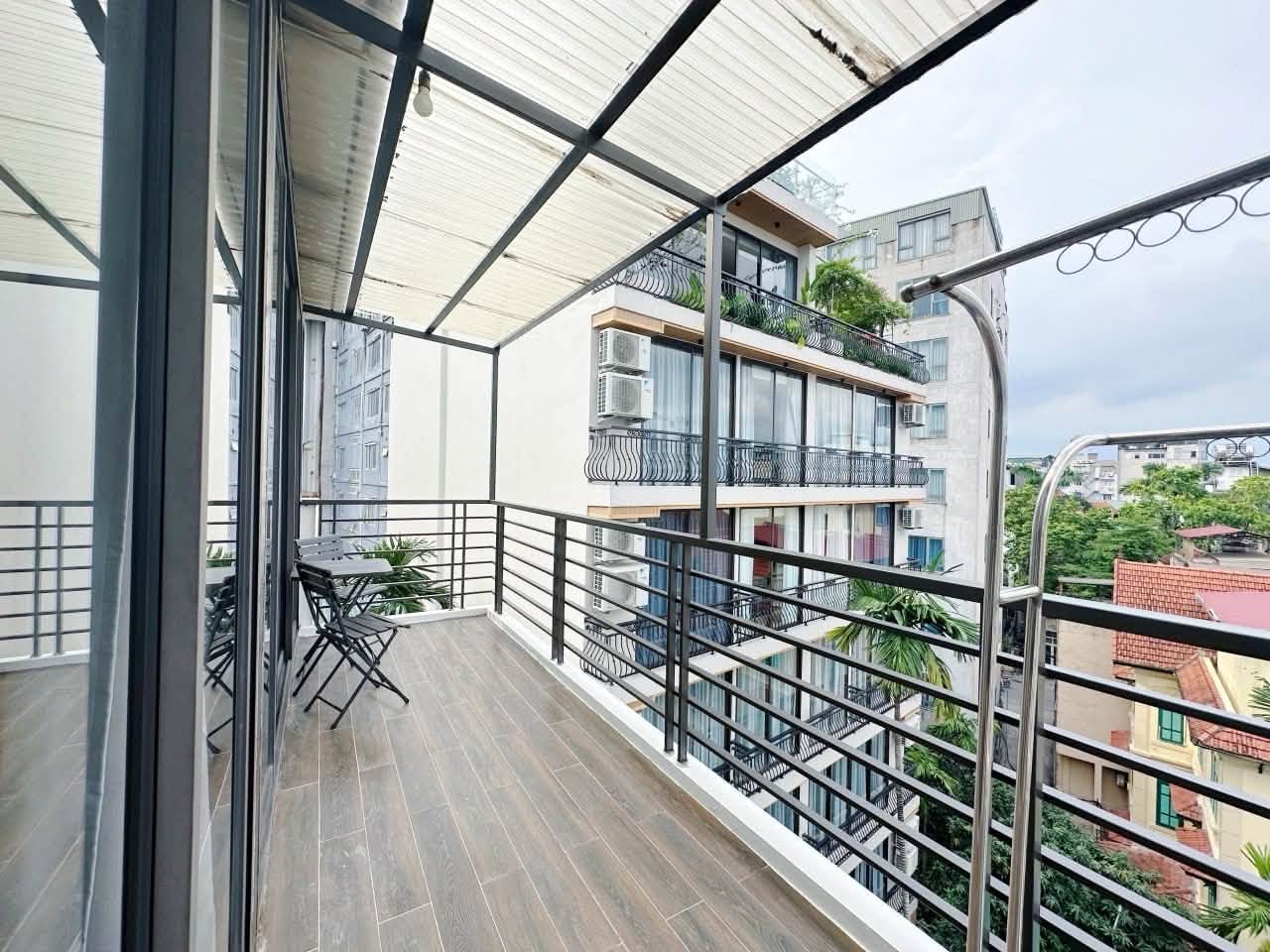 Spacious fully furnished 2-bedroom apartment on To Ngoc Van