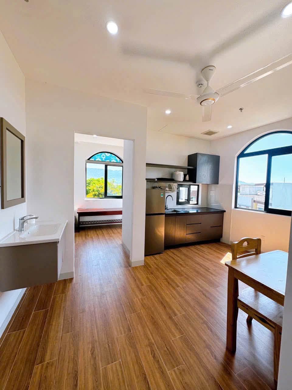 Brand new 2-bedroom penthouse with sea-view balcony in Son Tra