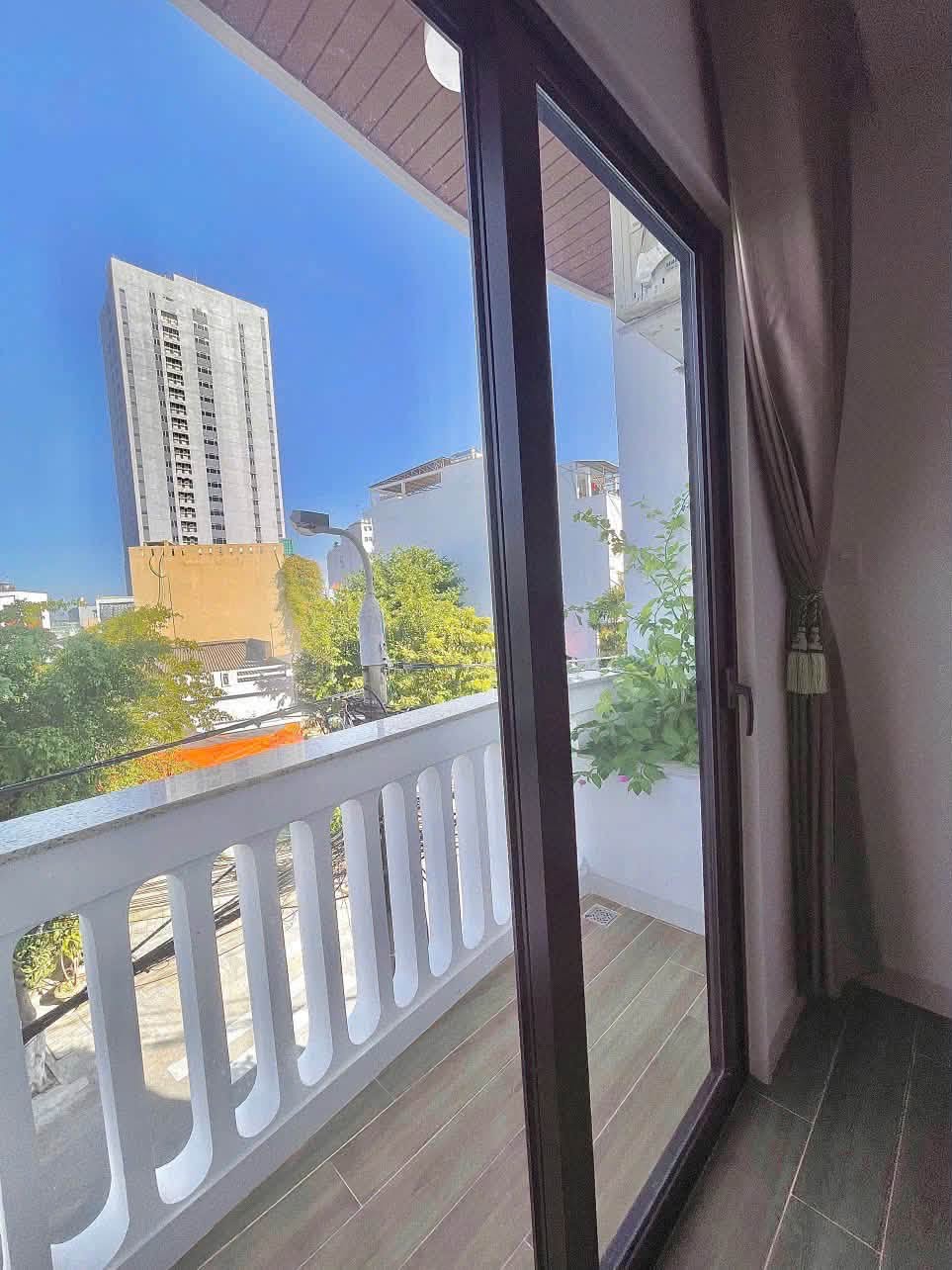 Brand new 2-bedroom penthouse with sea-view balcony in Son Tra