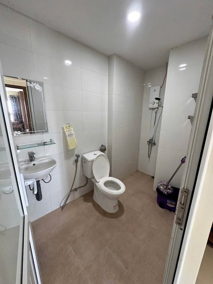 Fully furnished 2-bedroom corner apartment at Xuan Thuy Block C