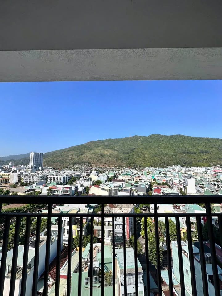 Fully furnished 2-bedroom corner apartment at Xuan Thuy Block C