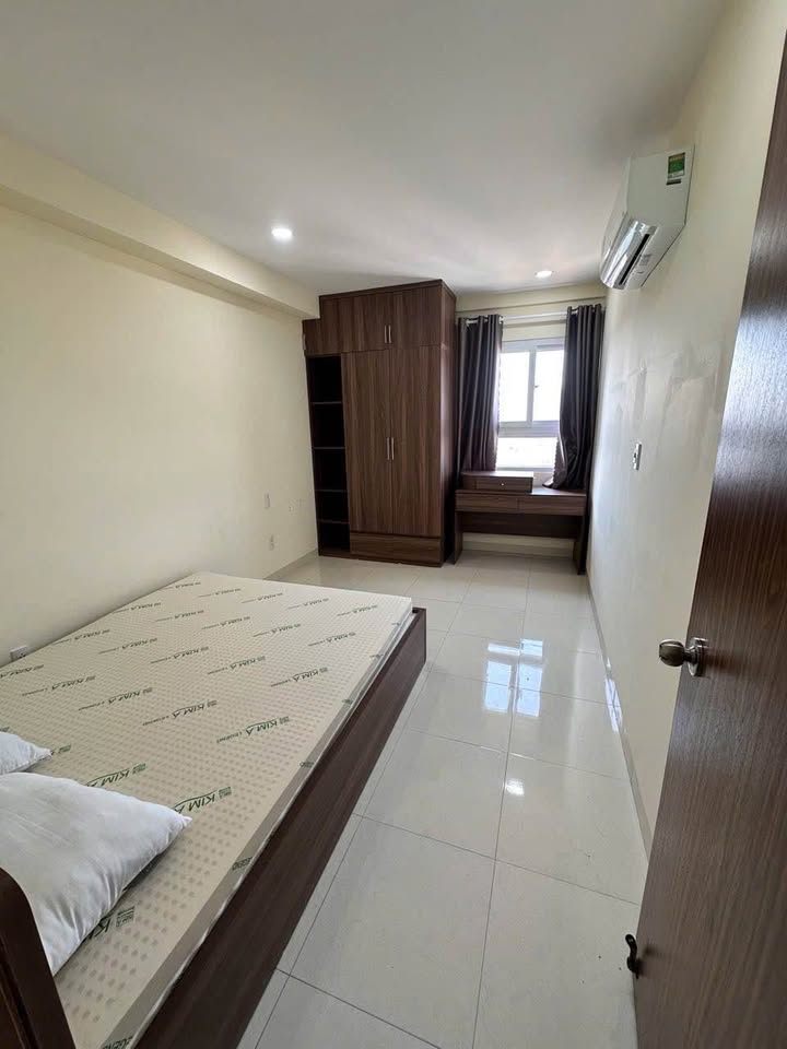 Fully furnished 2-bedroom corner apartment at Xuan Thuy Block C