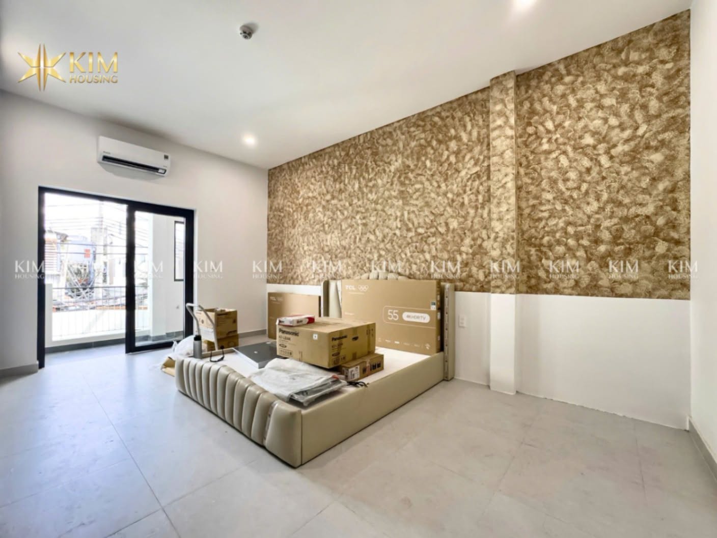 Brand-new fully furnished 1-bedroom apartment with balcony near Cu Xa Bac Hai