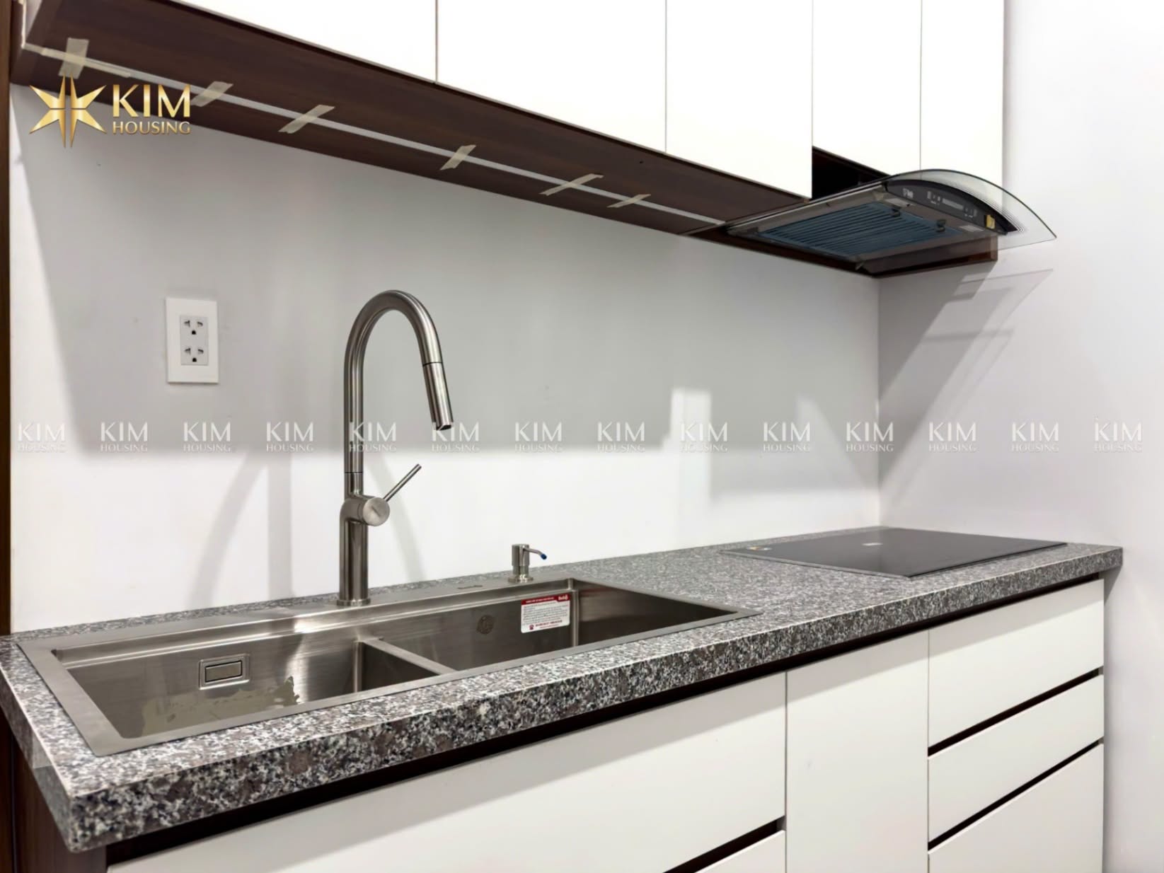 Brand-new fully furnished 1-bedroom apartment with balcony near Cu Xa Bac Hai