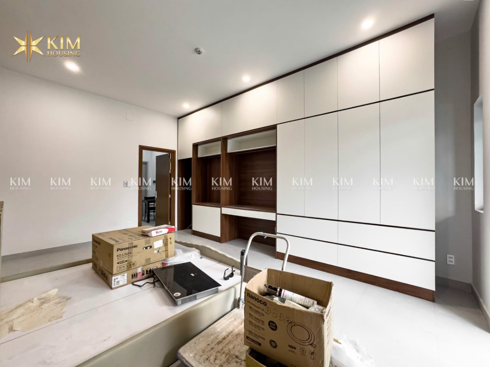 Brand-new fully furnished 1-bedroom apartment with balcony near Cu Xa Bac Hai