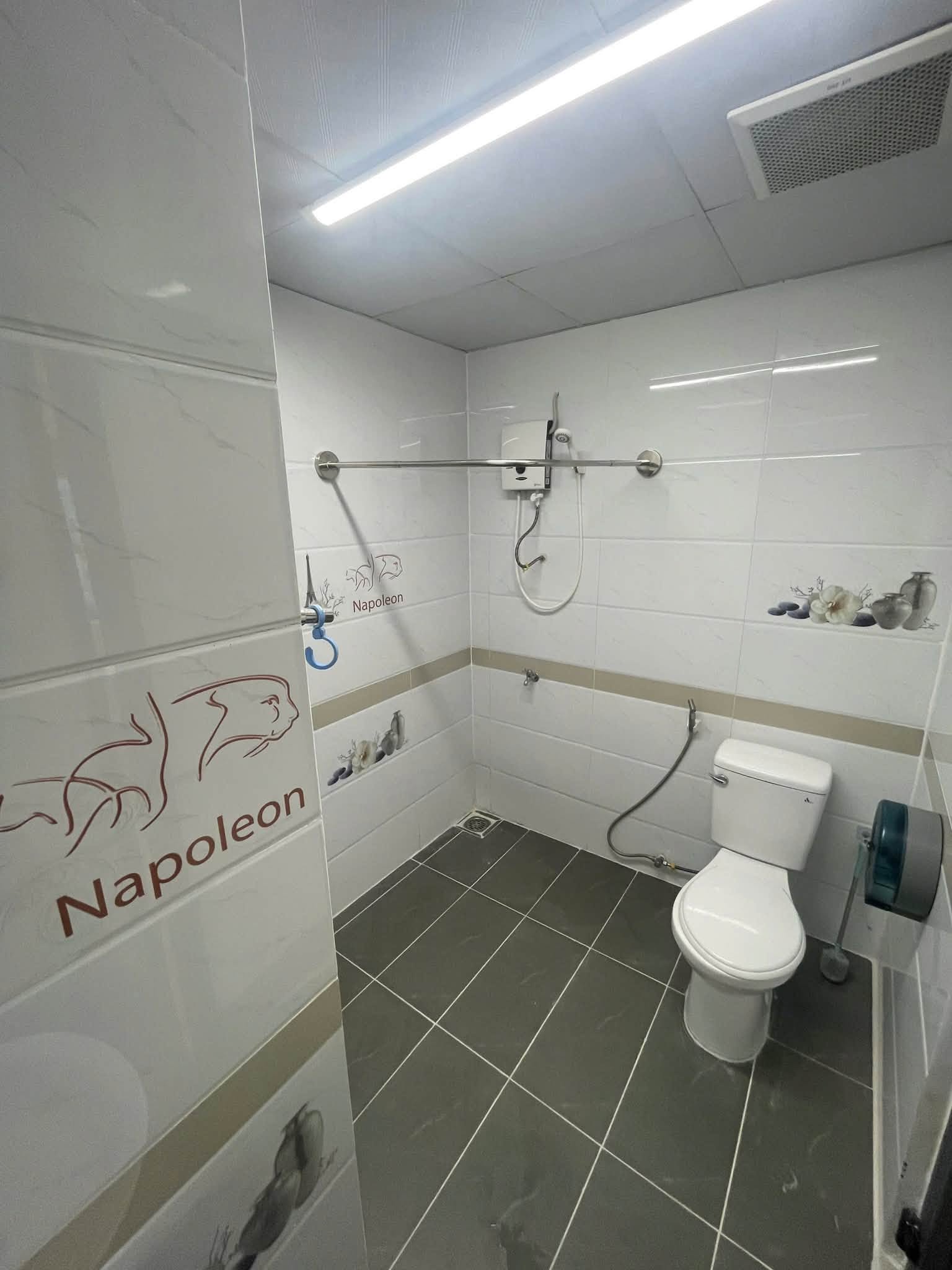Fully furnished 3-bedroom corner apartment with sea and city views at Napoleon Castle