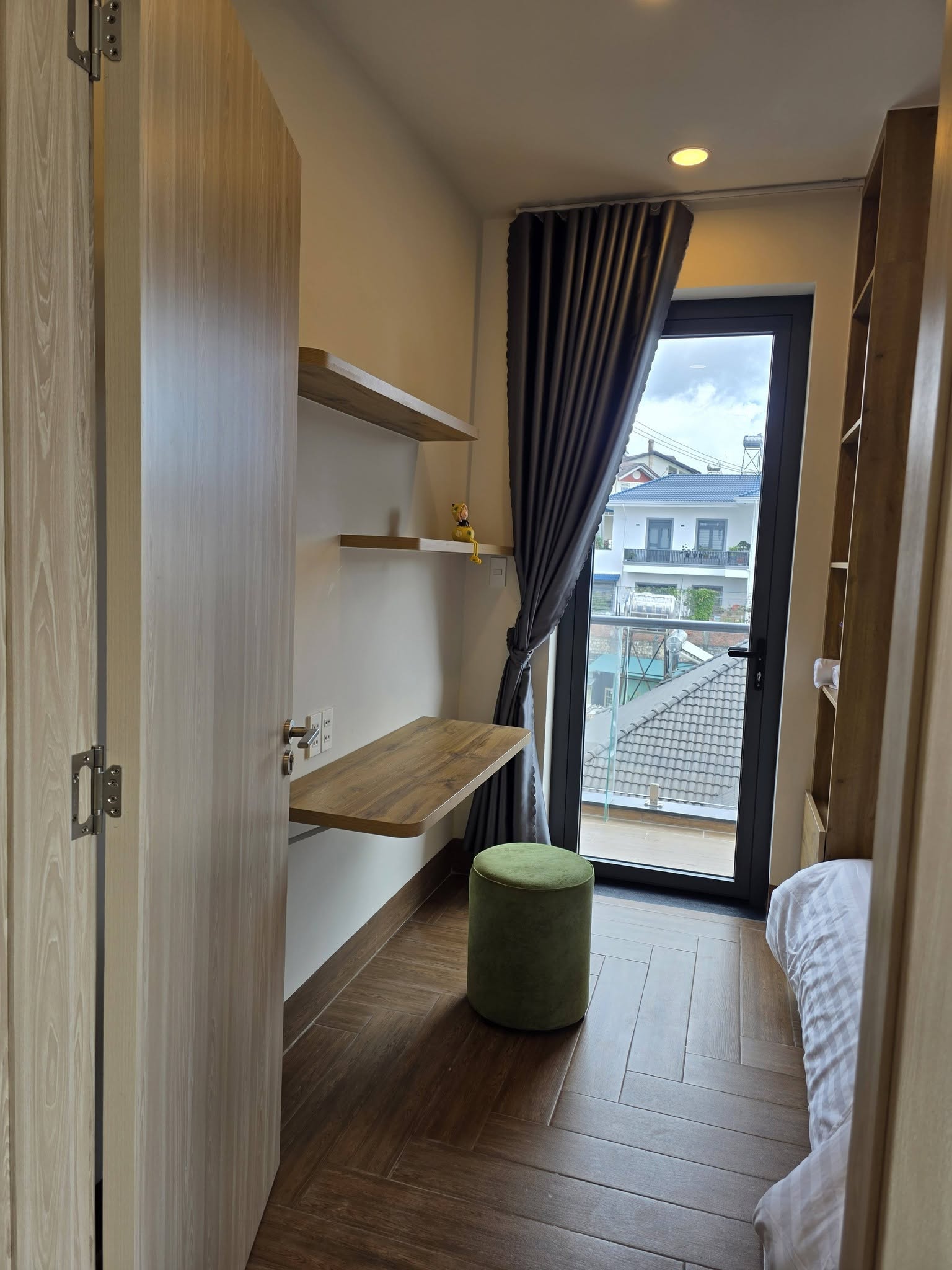 Fully furnished 2-bedroom apartment on Nguyen An Ninh Street
