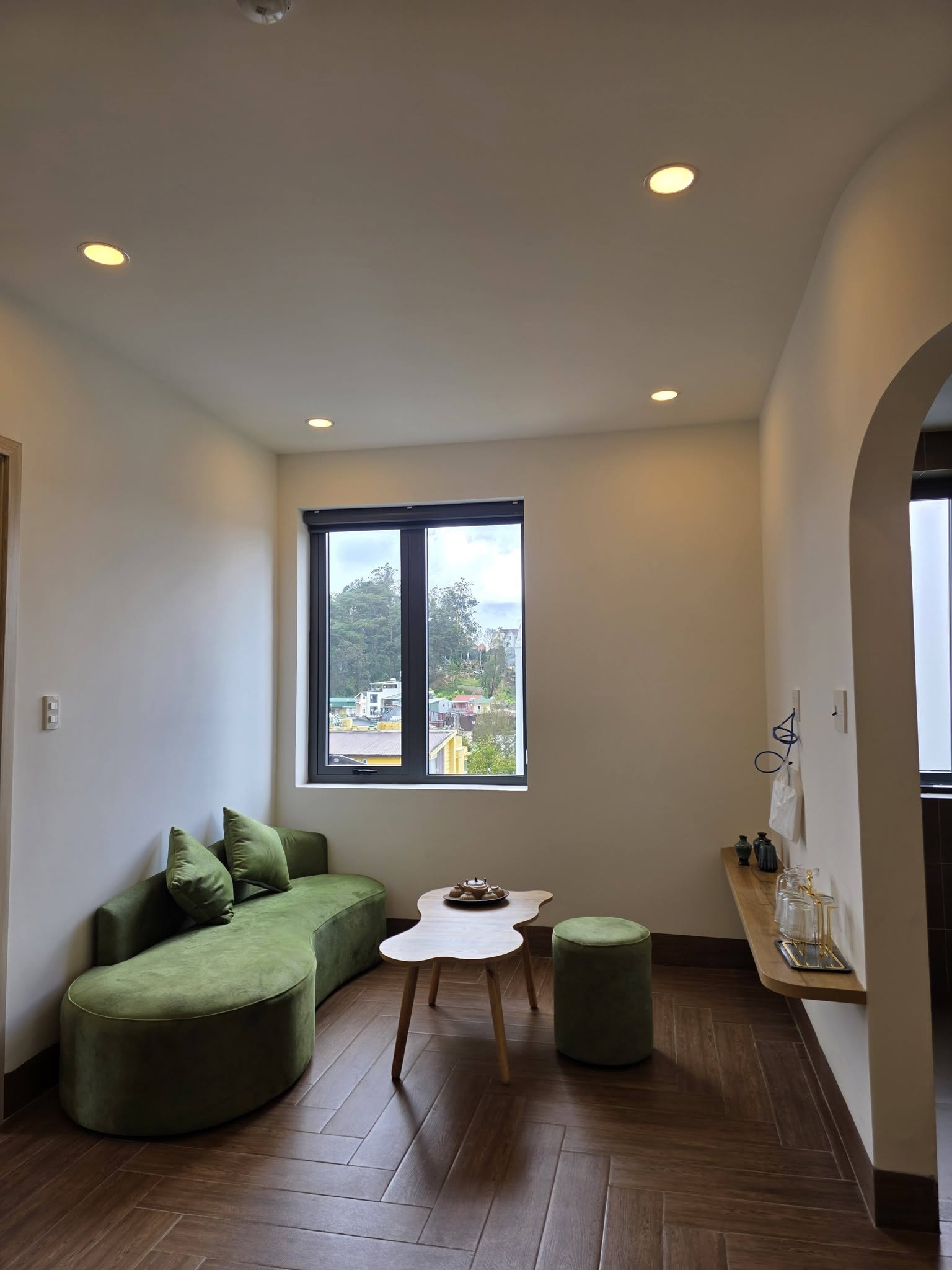 Fully furnished 2-bedroom apartment on Nguyen An Ninh Street