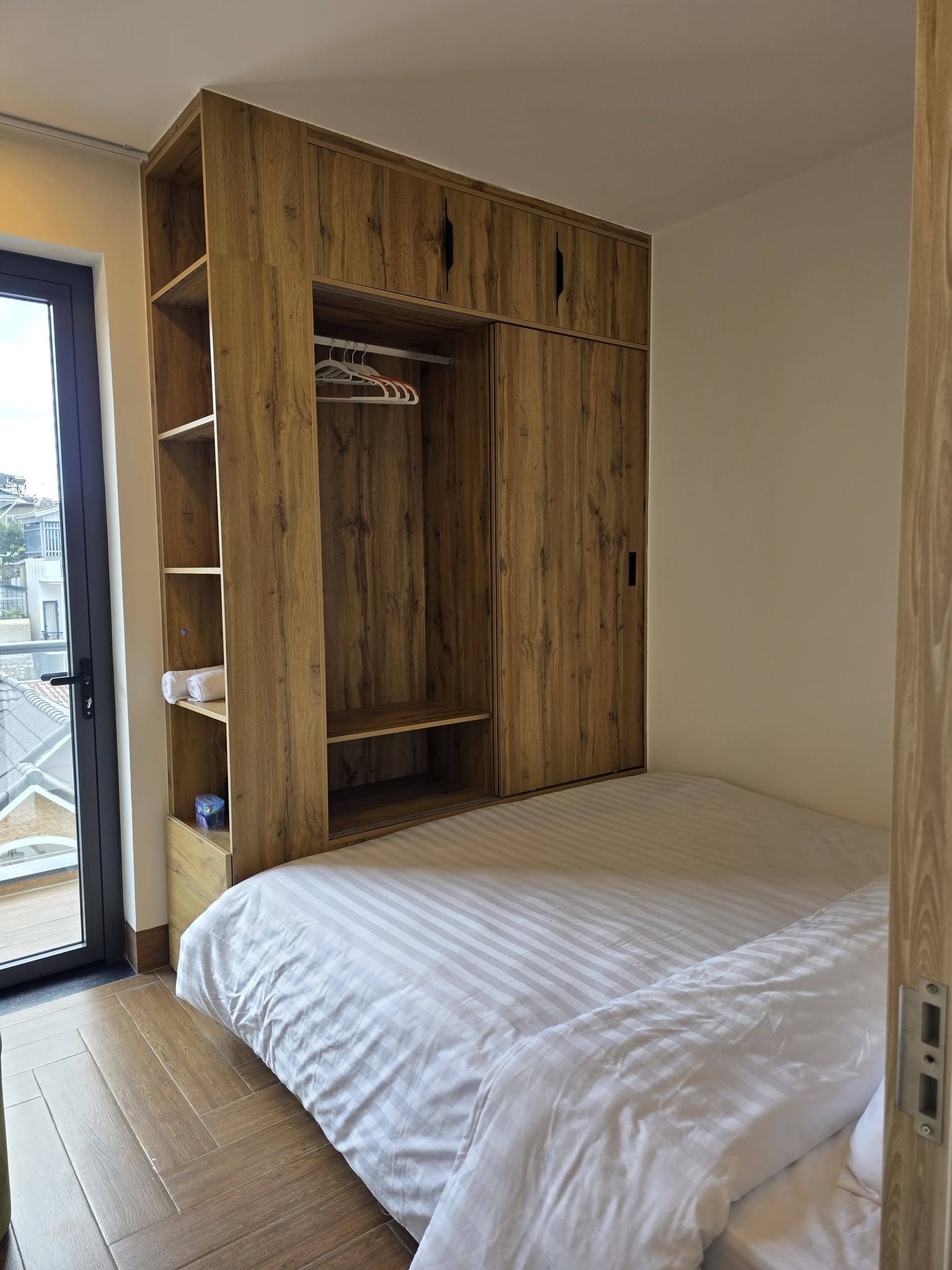 Fully furnished 2-bedroom apartment on Nguyen An Ninh Street
