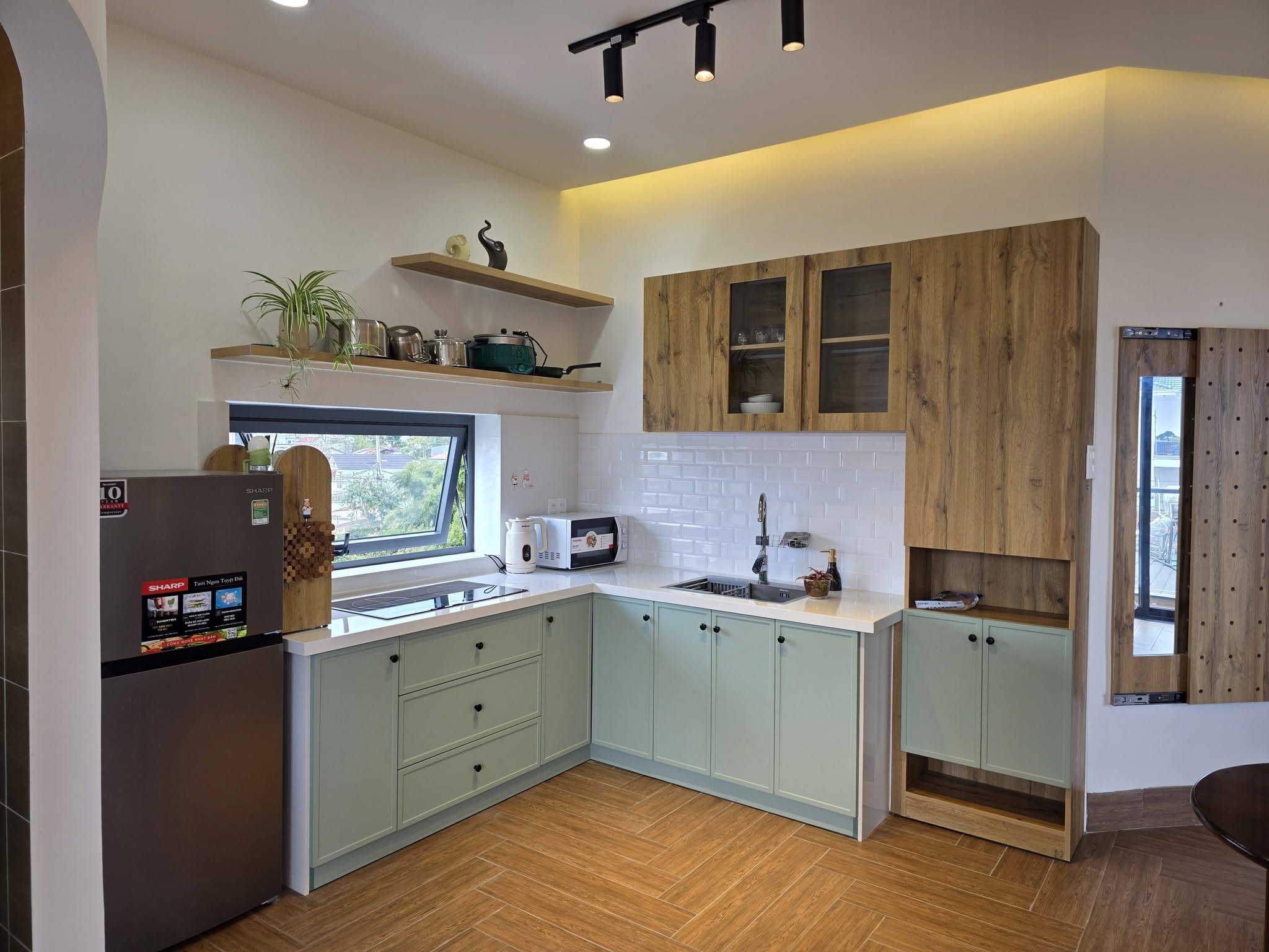 Fully furnished 2-bedroom apartment on Nguyen An Ninh Street