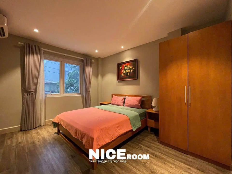 Premium fully furnished 1-bedroom apartment with weekly cleaning on Nguyen Huu Canh Street