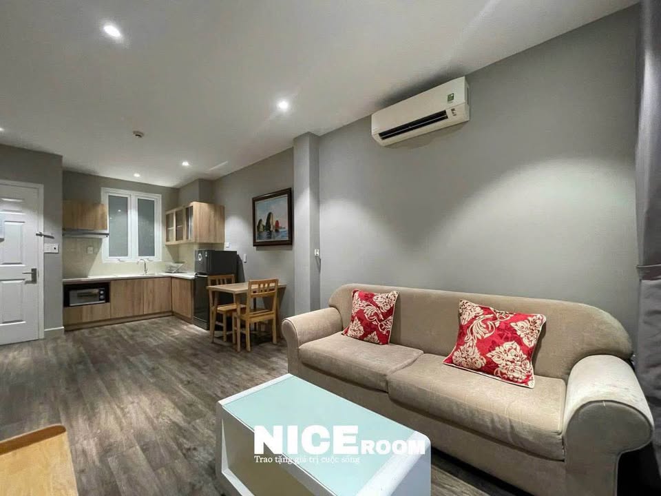 Premium fully furnished 1-bedroom apartment with weekly cleaning on Nguyen Huu Canh Street