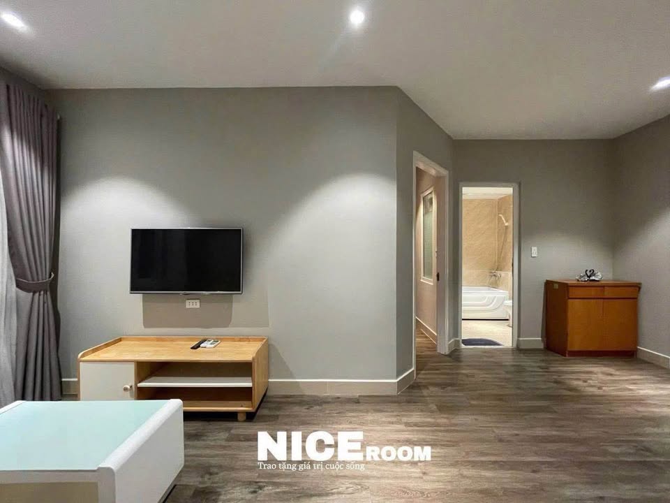Premium fully furnished 1-bedroom apartment with weekly cleaning on Nguyen Huu Canh Street