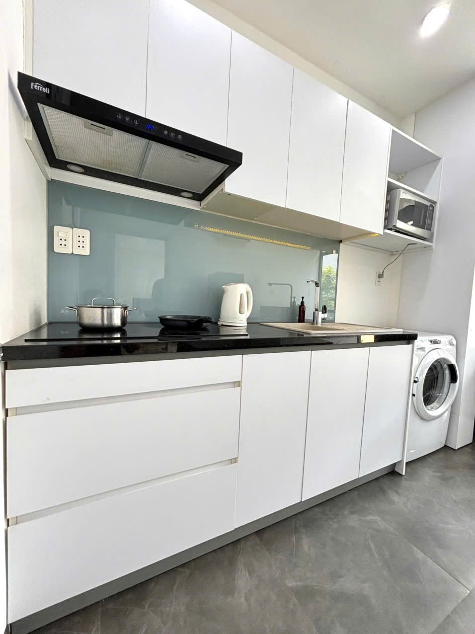 Premium fully furnished 1-bedroom apartment with balcony near My Khe Beach