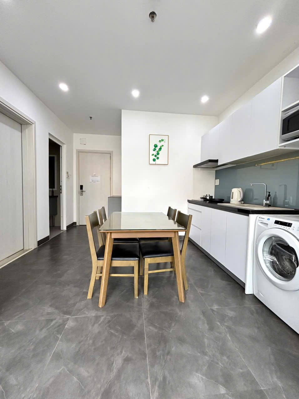 Premium fully furnished 1-bedroom apartment with balcony near My Khe Beach