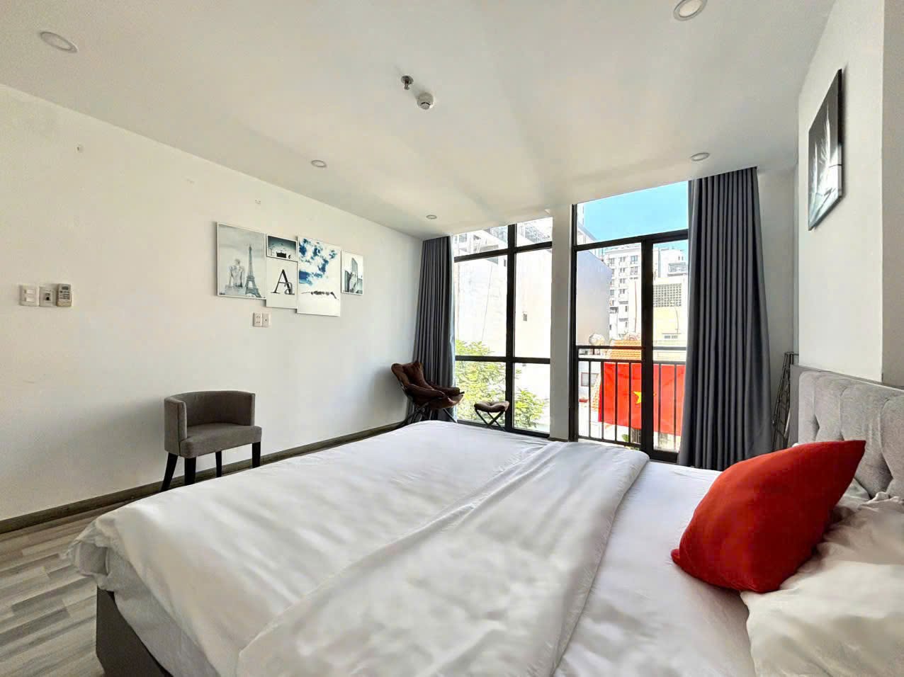 Premium fully furnished 1-bedroom apartment with balcony near My Khe Beach