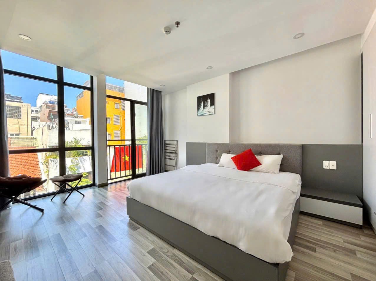 Premium fully furnished 1-bedroom apartment with balcony near My Khe Beach